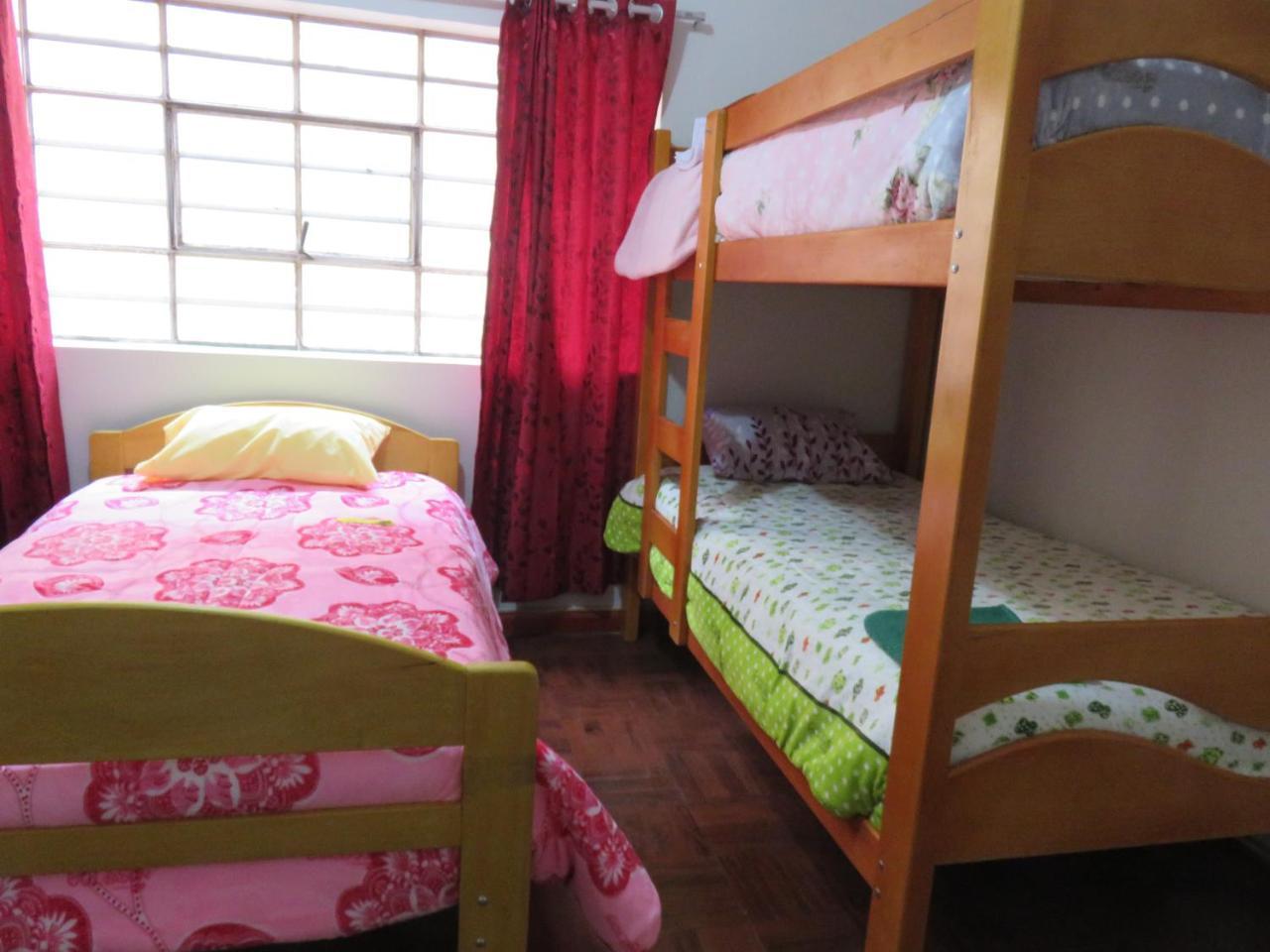 Tinki Hostal *